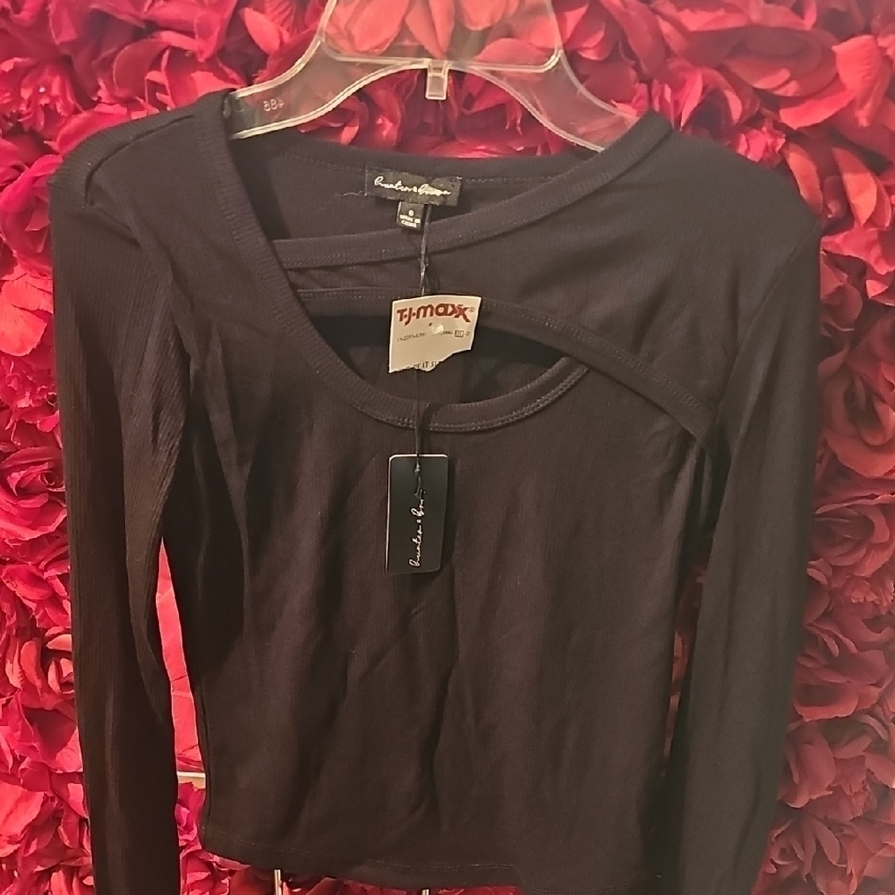 Hunter & Brown NWT Girls lack Long Sleeve Cut Out Shirt Size Small